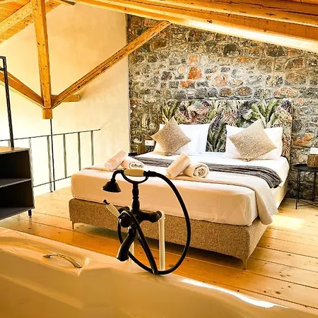 Modern Stone With Swimming Pool Villa *