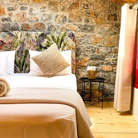 Modern Stone With Swimming Pool Villa Aliveri