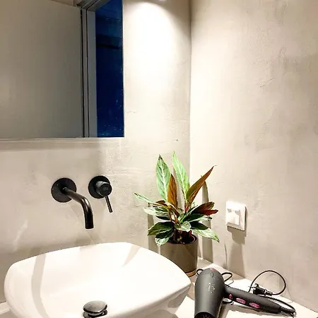 Modern Stone With Swimming Pool فيلة *