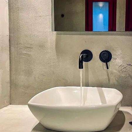 فيلة Modern Stone With Swimming Pool