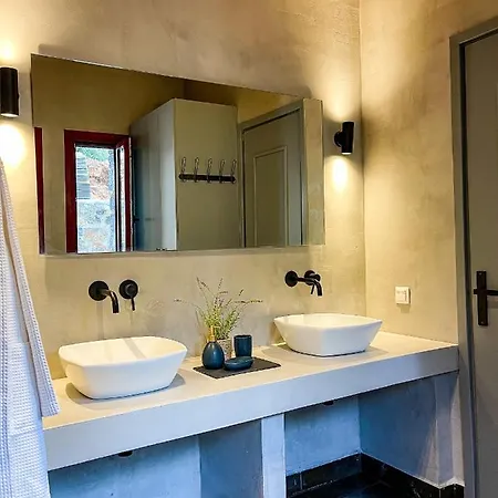 Modern Stone With Swimming Pool Villa *